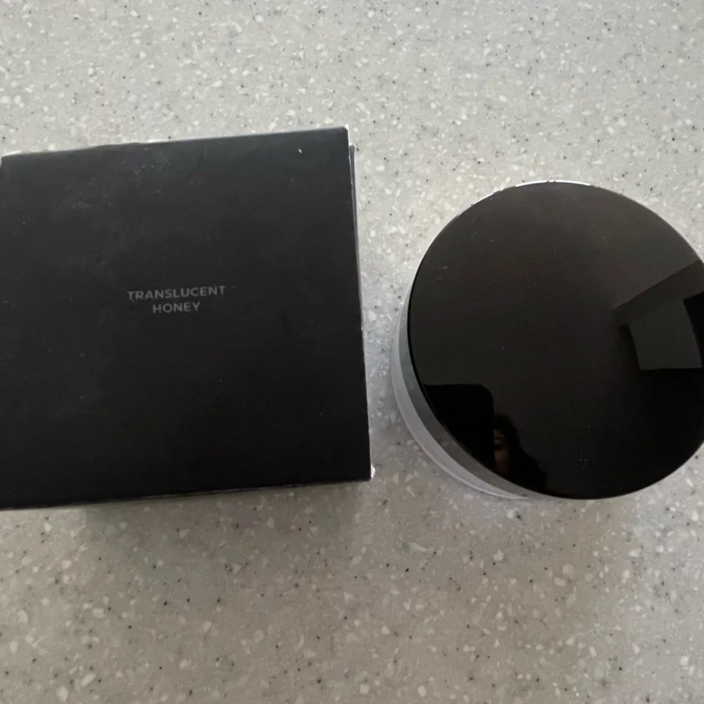 Laura Mercier translucent setting powder (honey)